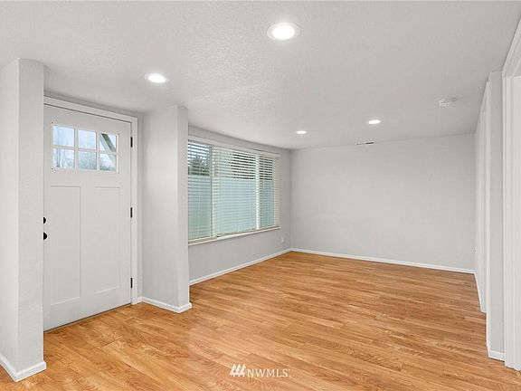 5th image of 1315 Webb Ln SE