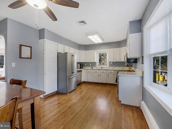 4th image of 1286 Swan Dr