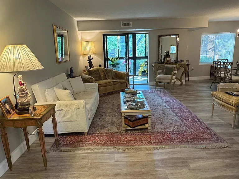 8330 Greensboro Dr #6/0003 — Photo 10