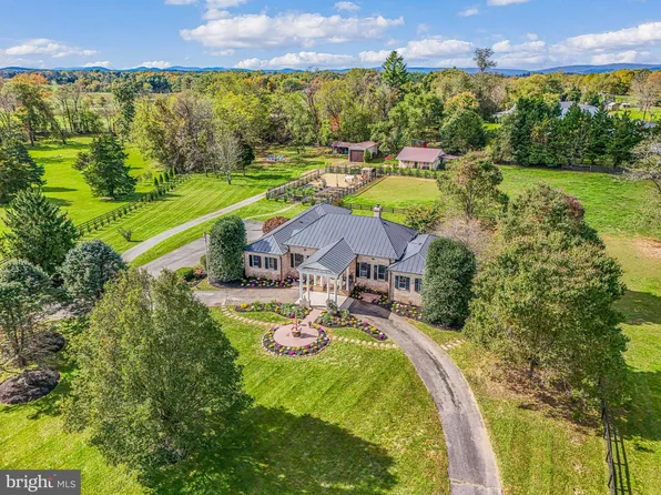 23333 Four Chimneys Ln, Middleburg, VA 20117