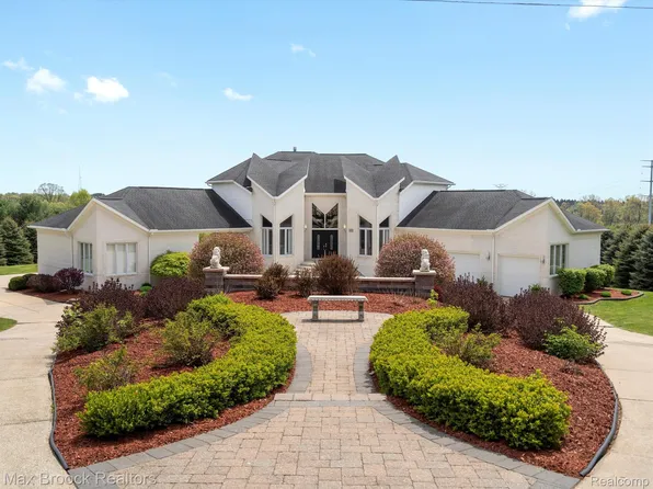 906 Yule Rd, Leonard, MI 48367