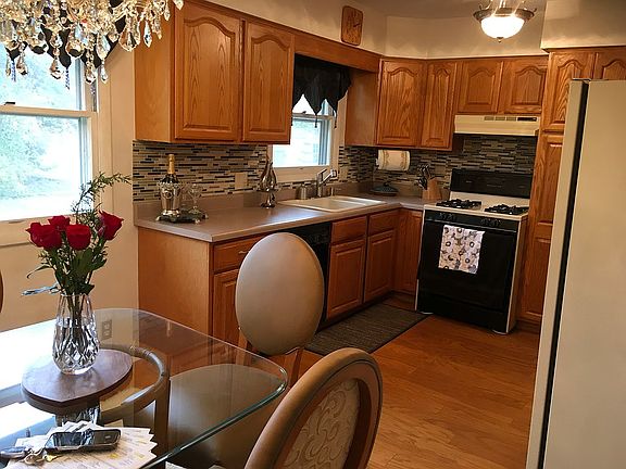 Kitchen  13.5 x 18.4