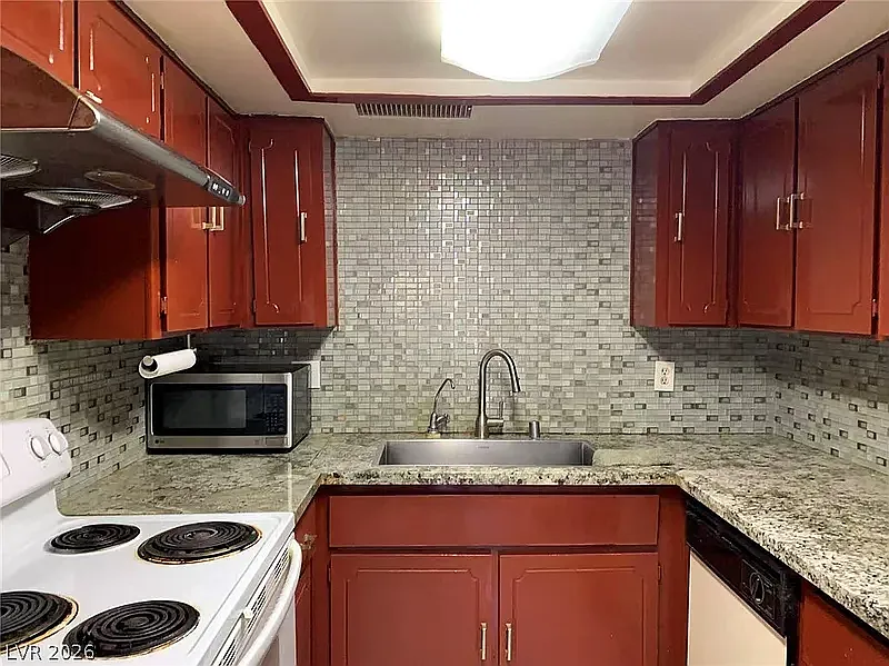 3 bed, 1176 sqft, $1,590 — Photo 4