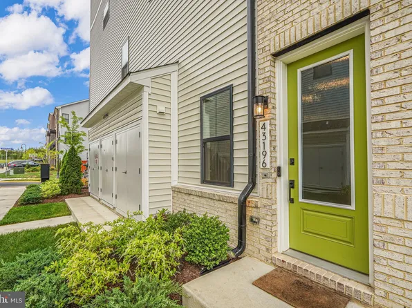 43196 Farringdon Sq, Broadlands, VA 20148