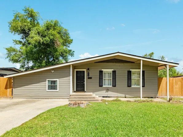 219 Camellia St, Lake Jackson, TX 77566
