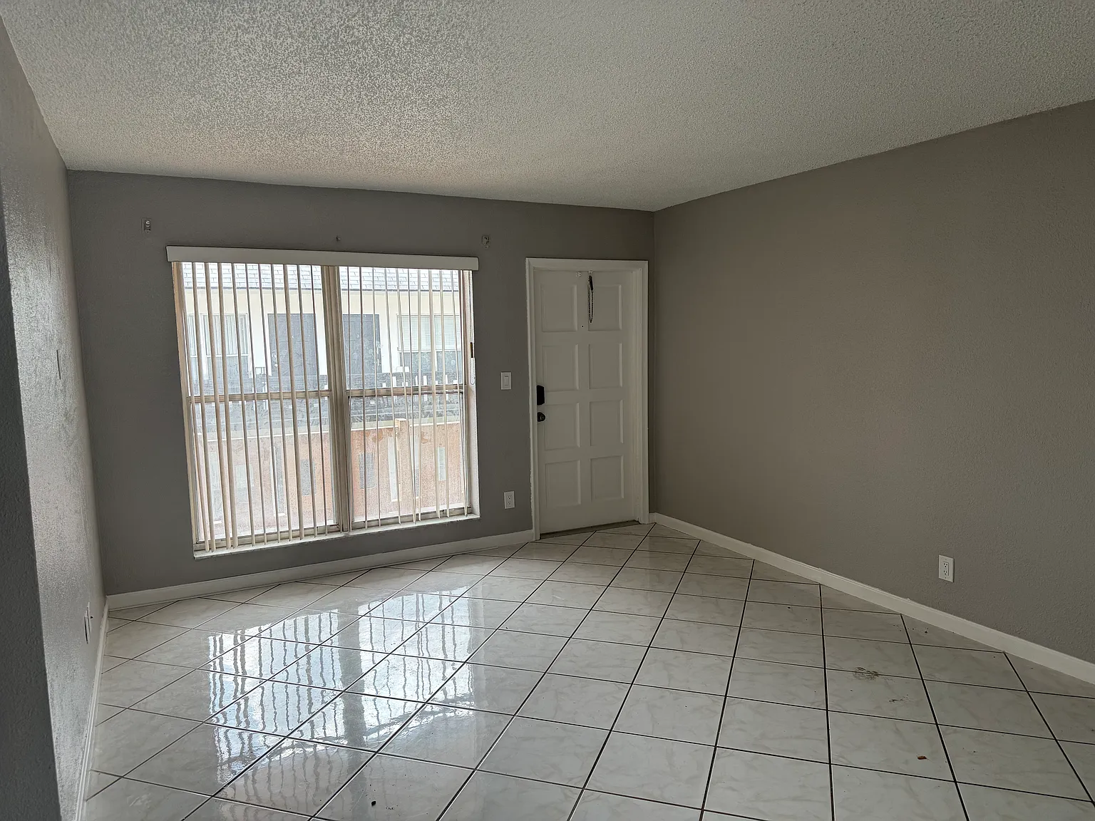 2 bed, 1000 sqft, $1,950 — Photo 3