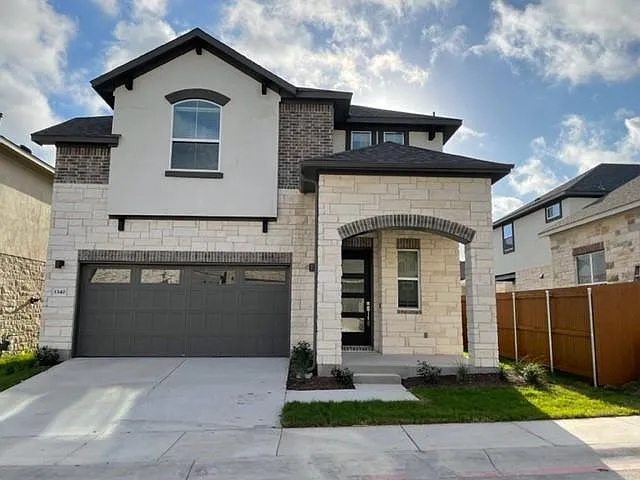 5 bed, 3.5 bath, 3040 sqft, $2,800 — Photo 2