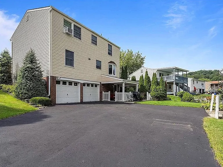 6101 Chatham Dr — Photo 28
