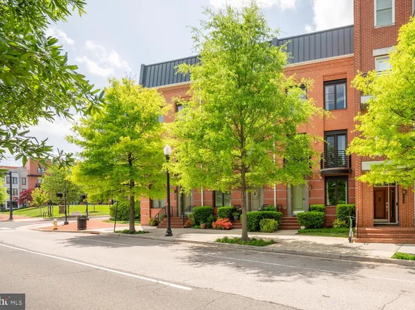 2006 Potomac Ave, Alexandria, VA 22301