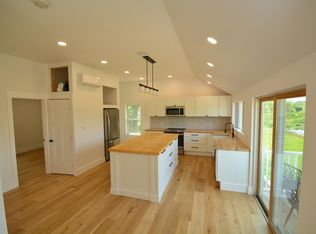 970 Green End Ave, Middletown, RI 02842