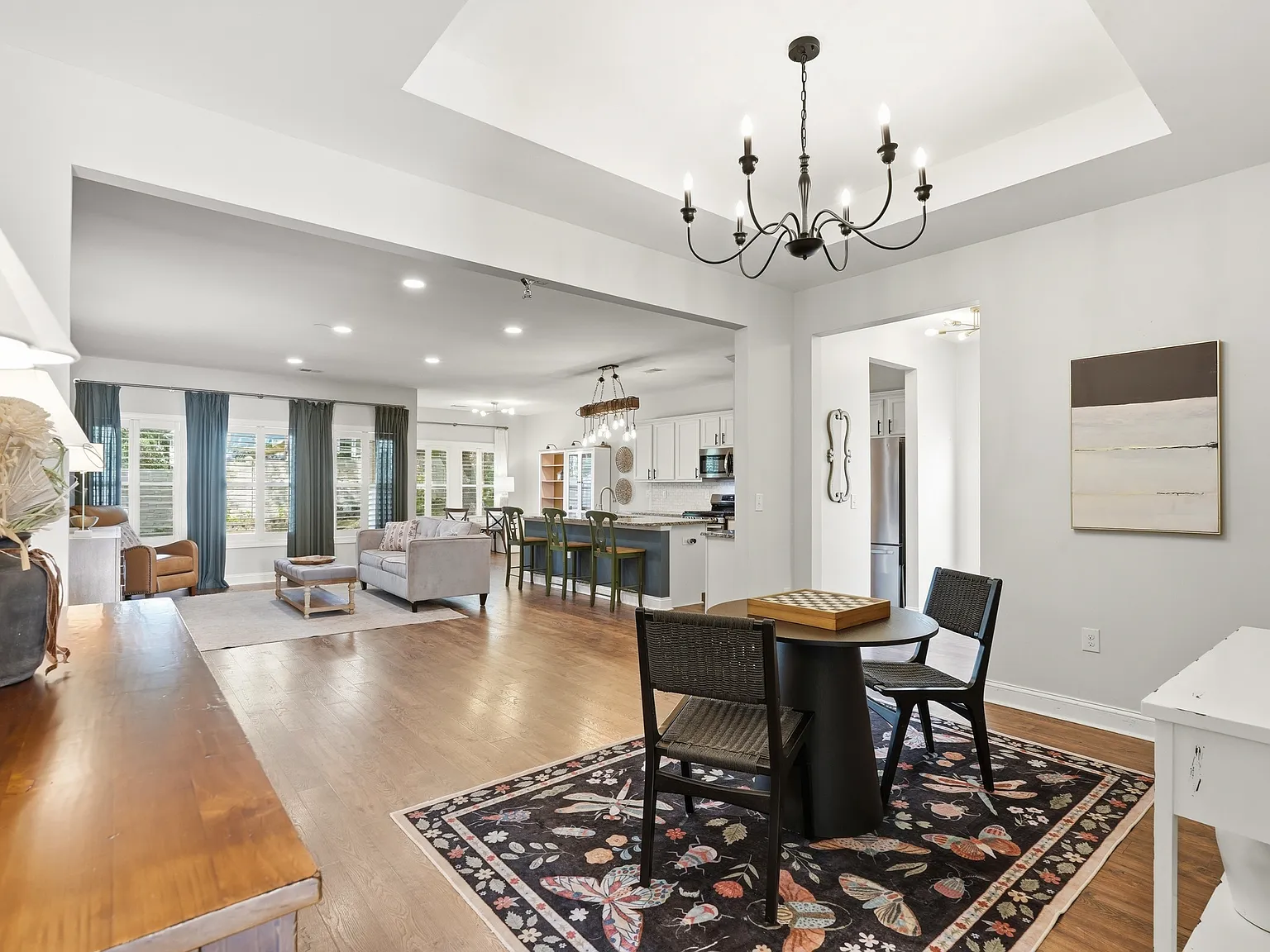 3 bed, 2015 sqft, $2,250 — Photo 3