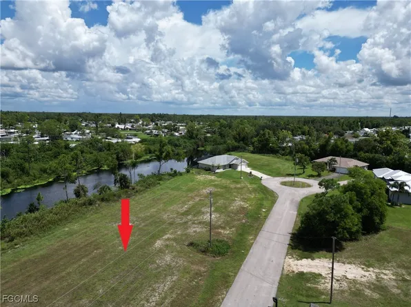 2355 NE 43rd Ln, Cape Coral, FL 33909