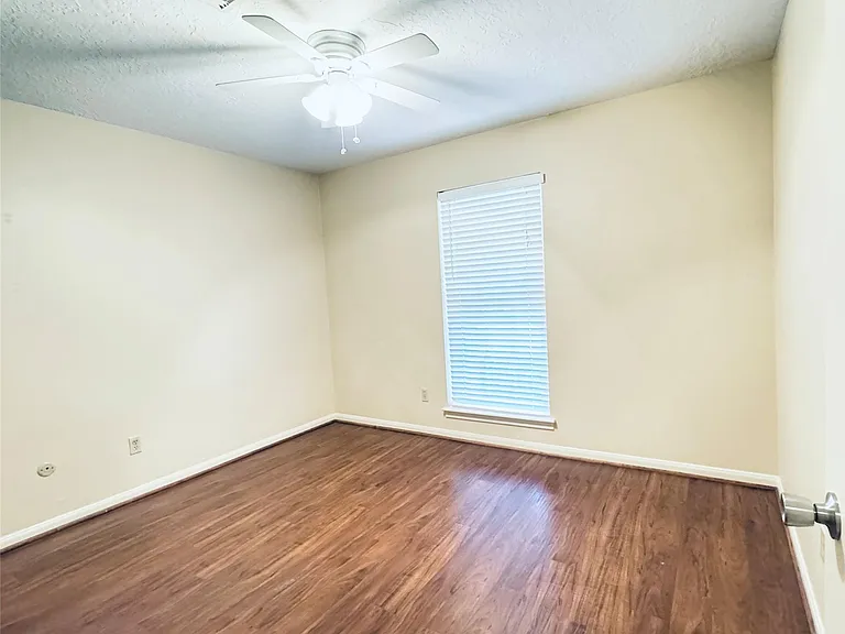 13935 Saint Marys Ln — Photo 16