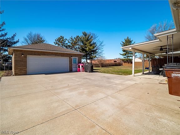 3rd image of 6886 Lynett Dr