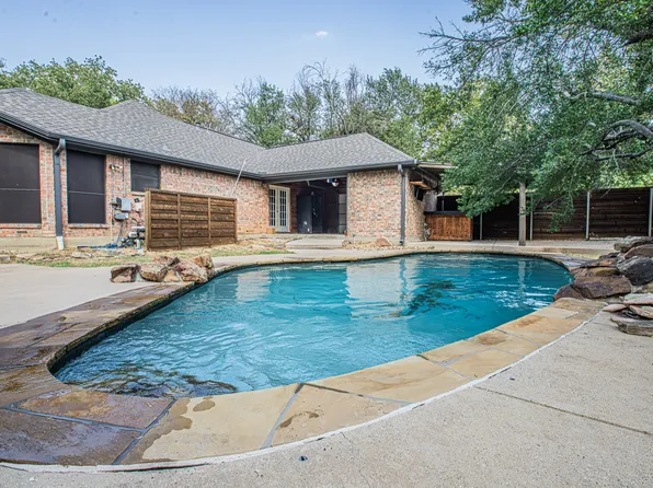521 Meadowbrook St, Lake Dallas, TX 75065