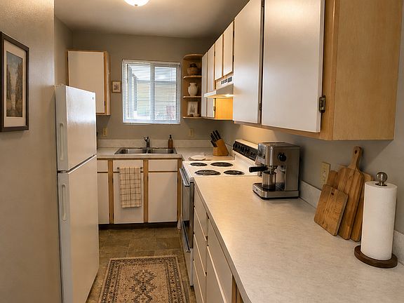 3rd image of 507 S 3rd St APT 9
