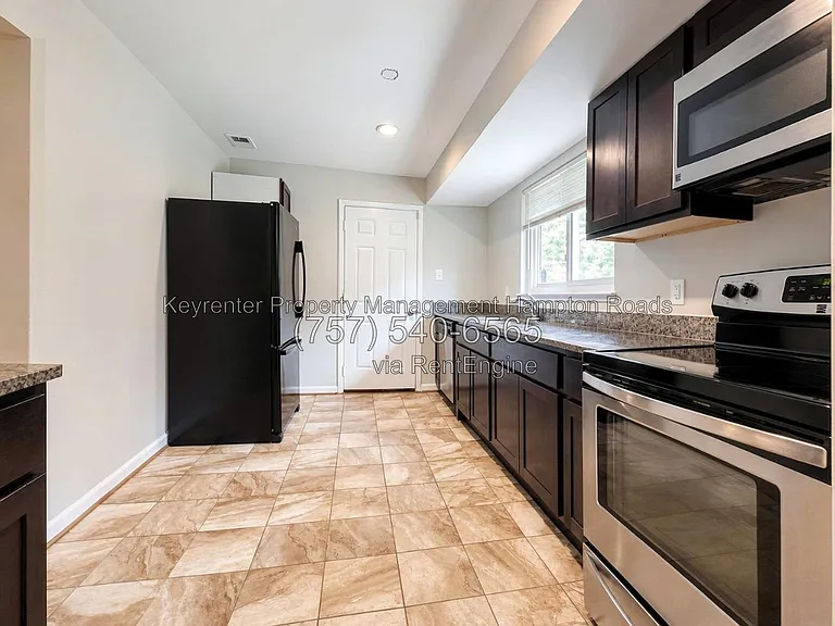 711 Marcus St — Photo 10