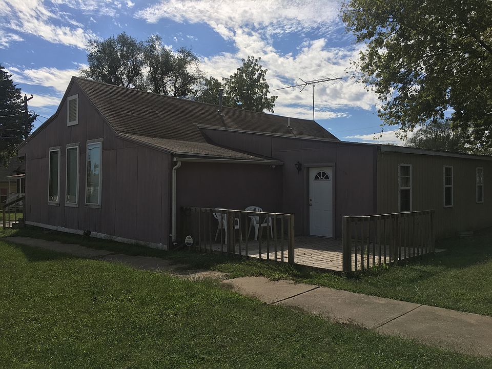 1st image of 2728 S 24th St