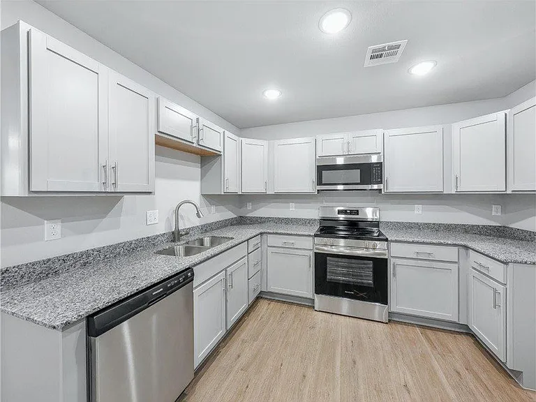6603 NW Altus St — Photo 6