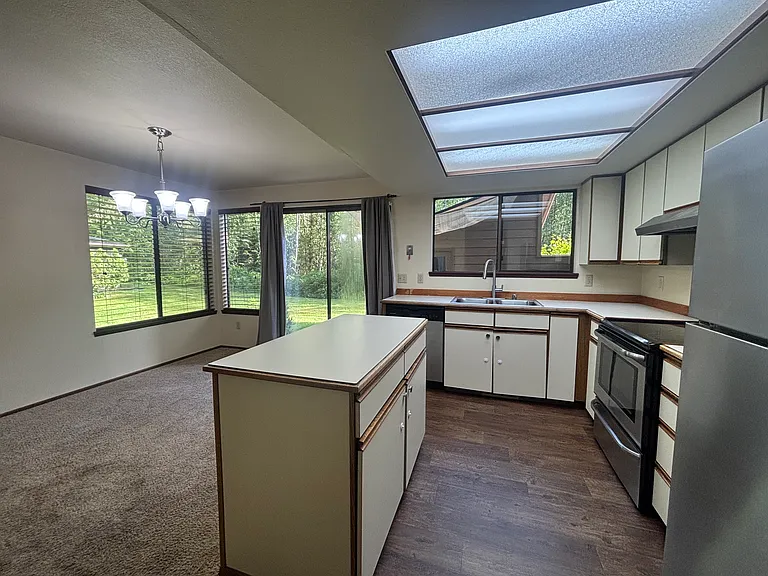 835 NW Huckle Dr #A — Photo 6