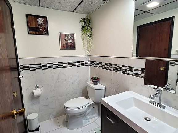 1st Floor bathroom