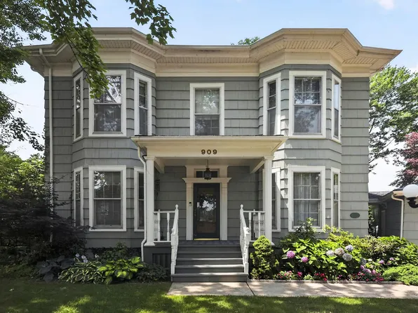 909 Pennsylvania Ave, La Porte, IN 46350