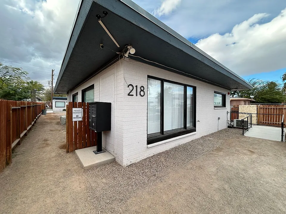 218 S 11th St