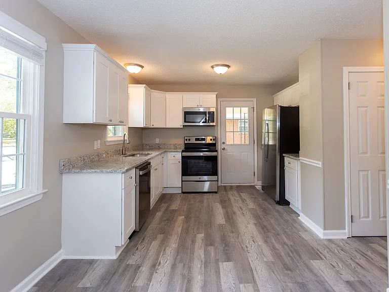 216 Lemmon St — Photo 3