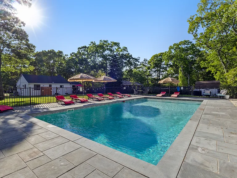 21 Duvall Dr — Photo 1