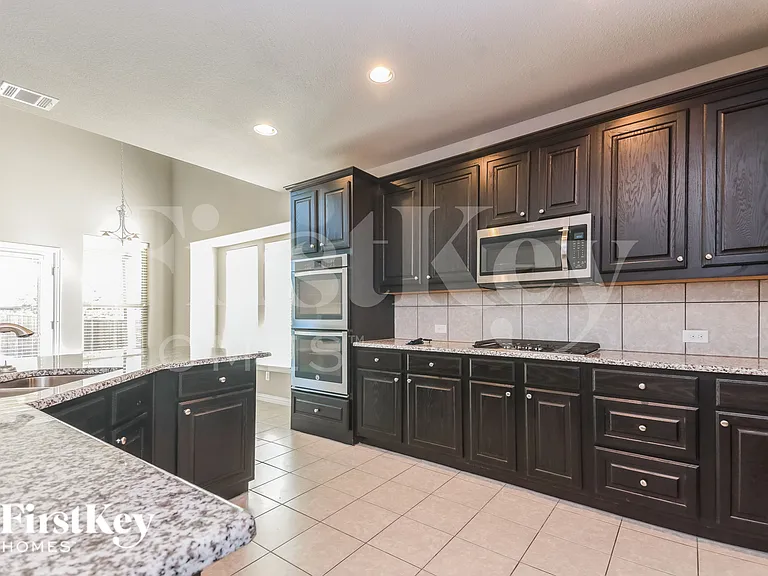 1208 Caney Creek Ln — Photo 6