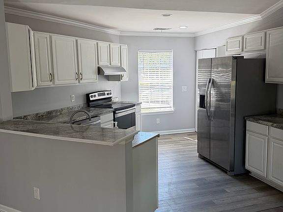 4th image of 2933 Waters Edge Ct W
