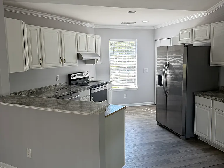 2933 Waters Edge Ct W — Photo 3