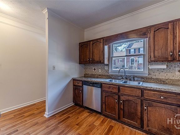4th image of 250 Cleveland Road