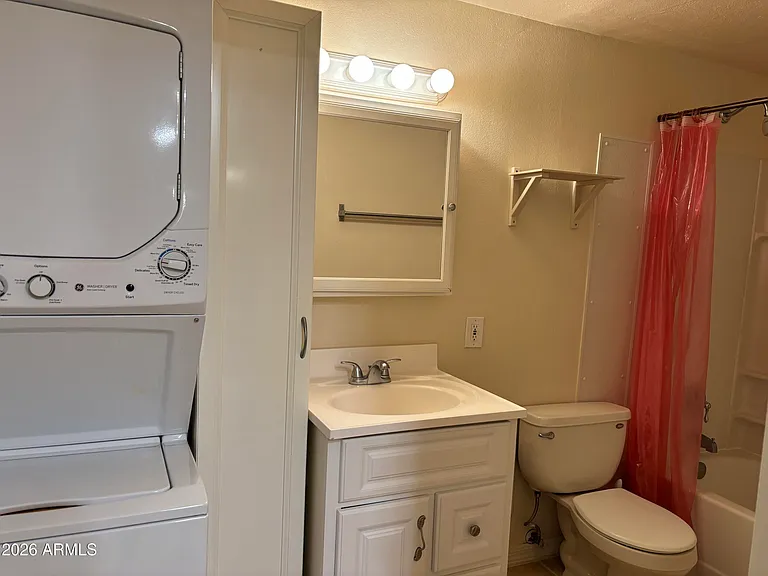323 S Elden St #1/4 — Photo 2