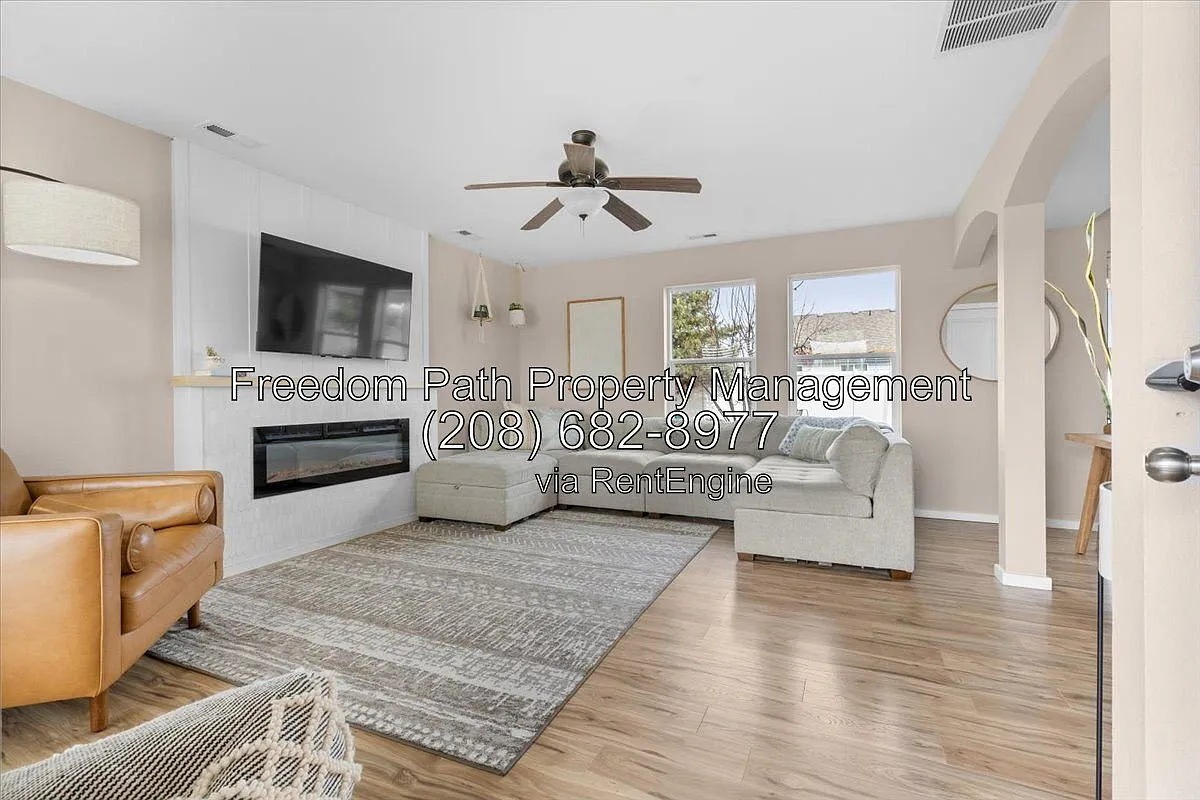 3 bed, 2.5 bath, 1552 sqft, $2,395 — Photo 4