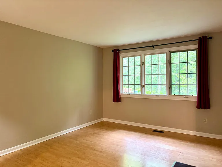 4 Turnbridge Ln — Photo 9