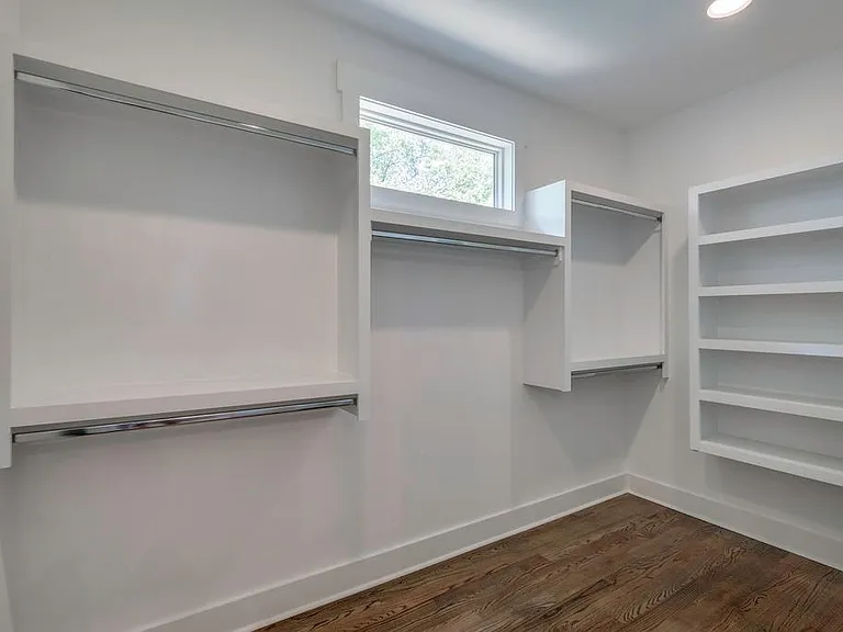 1112 Walsh St #B — Photo 22