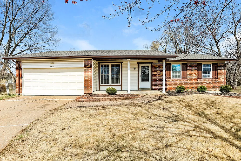 3035 Oriental Dr photo 1