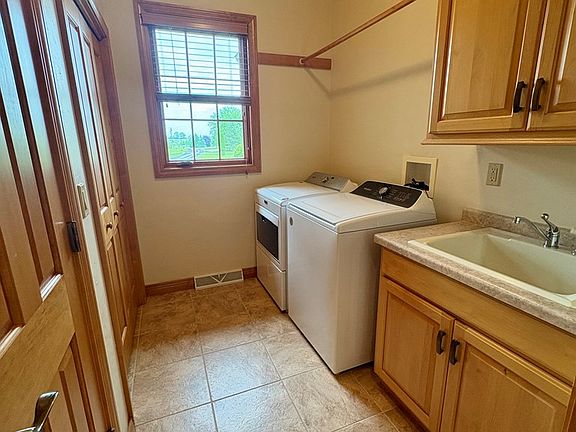 5th image of 3151 Briarwood Ln