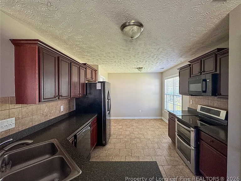 136 Ivystone Dr — Photo 9