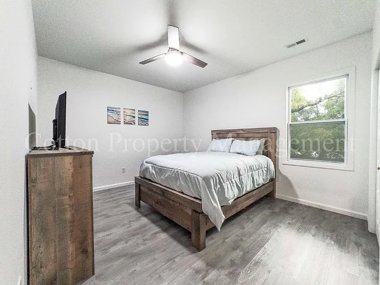 2709 Worth Dr — Photo 32