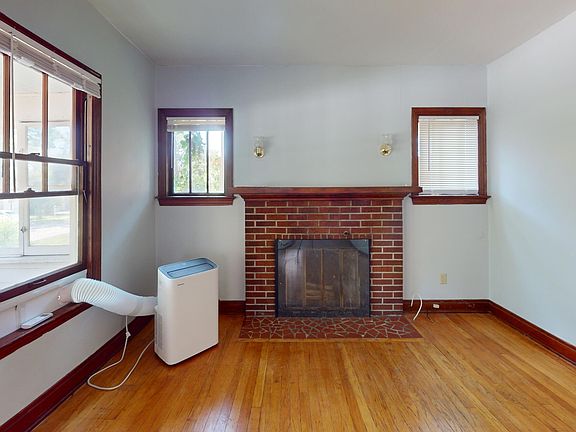 4th image of 785 N Maple Rd