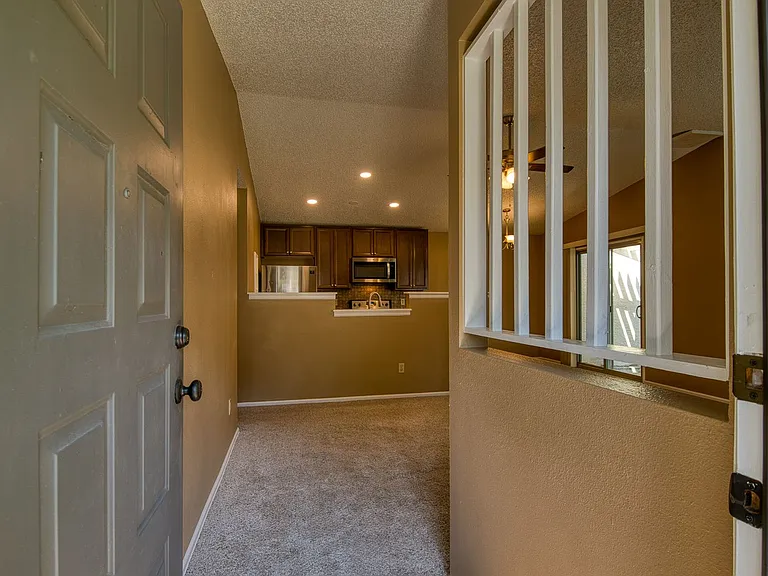 4618 Excalibur Ct — Photo 10