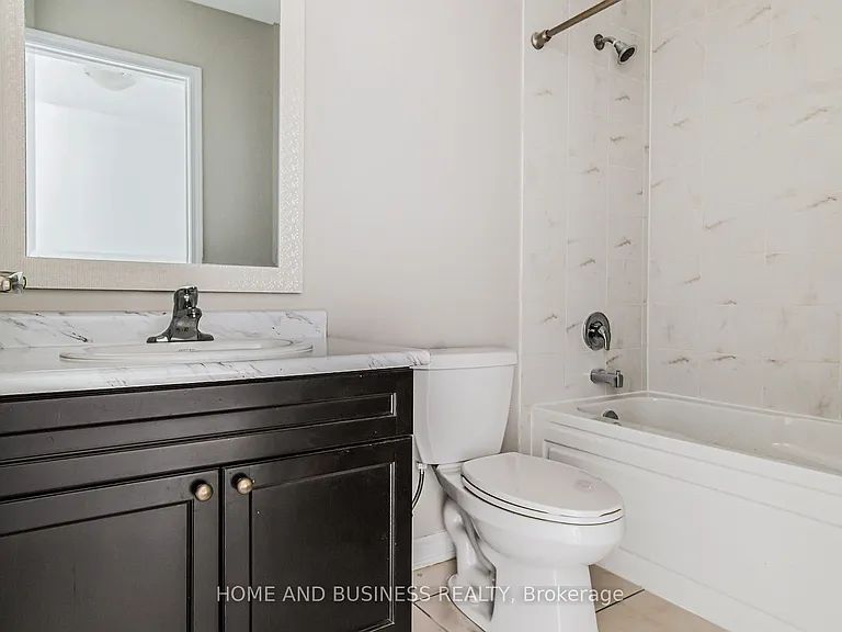 1135 Duignan Cres — Photo 13