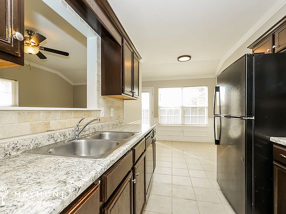 5th image of 233 Lake Forest Dr
