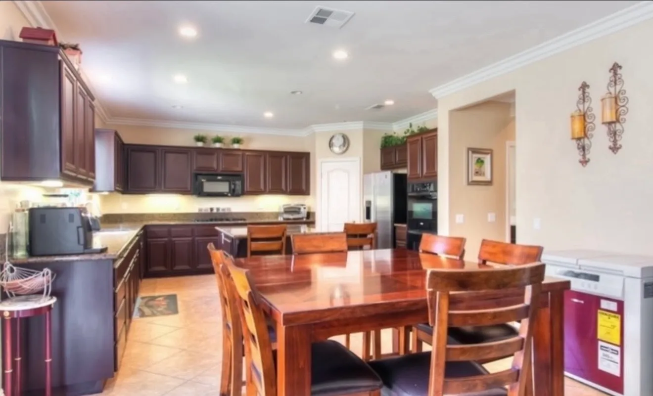 6 bed, 4599 sqft, $1,399 — Photo 3