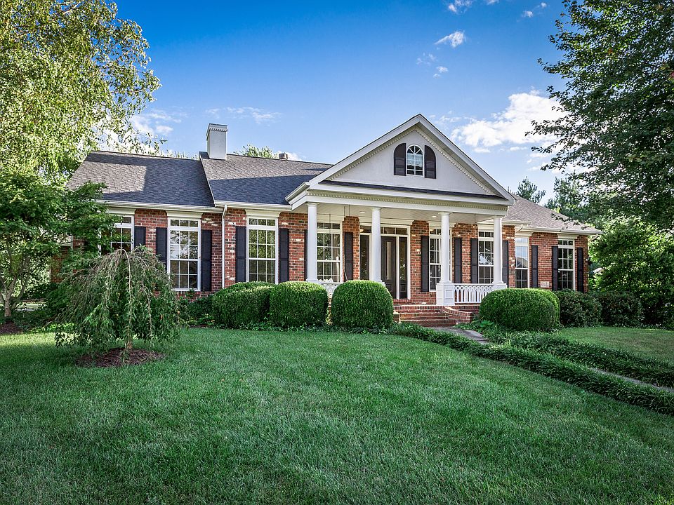 1st image of 9 E Huntington Dr