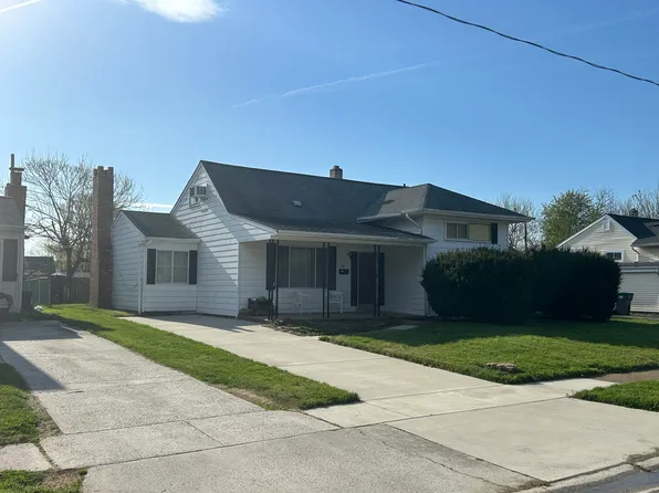 15 Matthews Rd, Newark, DE 19713