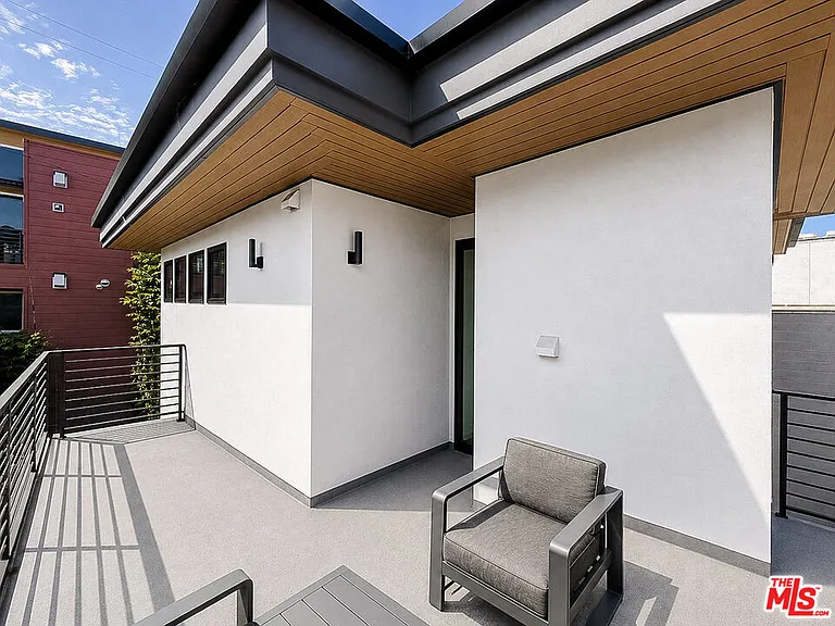 13354 Beach Ave — Photo 28