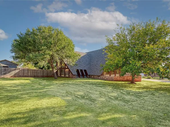 311 Grissom Dr, Elk City, OK 73644